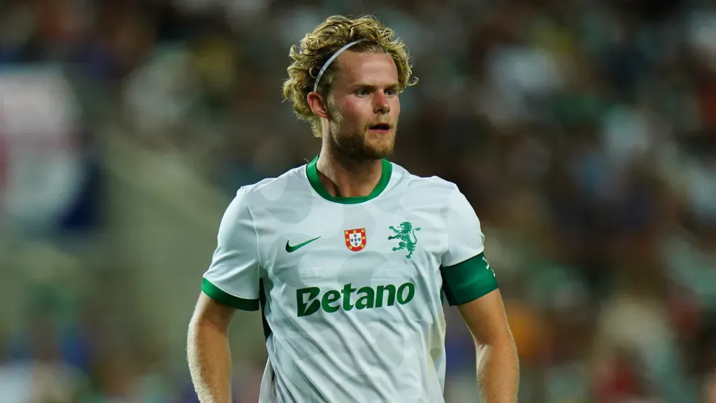 Morten Hjulmand em jogo do Sporting (Photo by Gualter Fatia/Getty Images)