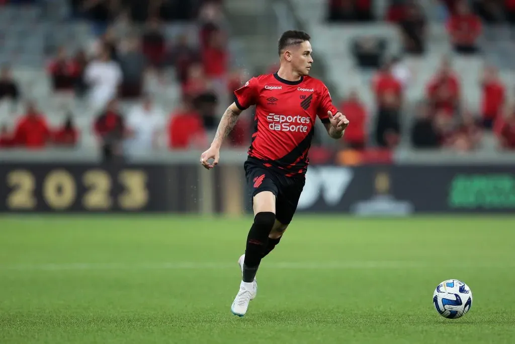 Khellven quando ainda atuava pelo Athletico Paranaense. Jogador que defende as cores do CSKA, da Rússia, deve reforçar o Palmeiras em breve, segundo o GE. (Photo by Heuler Andrey/Getty Images)