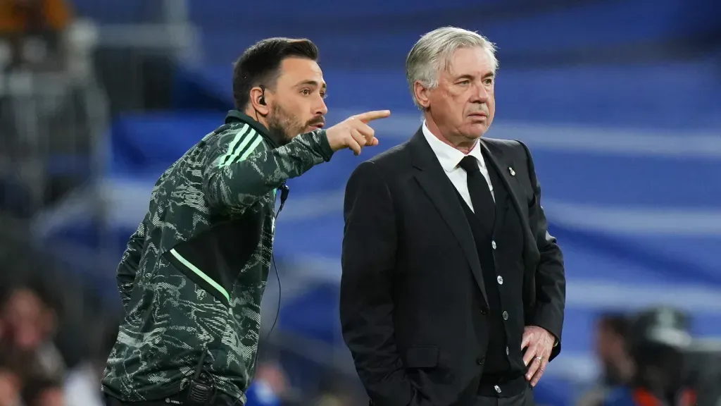 Davide Ancelotti ao lado de Carlo Ancelotti, durante partida do Real Madrid (Photo by Angel Martinez/Getty Images)