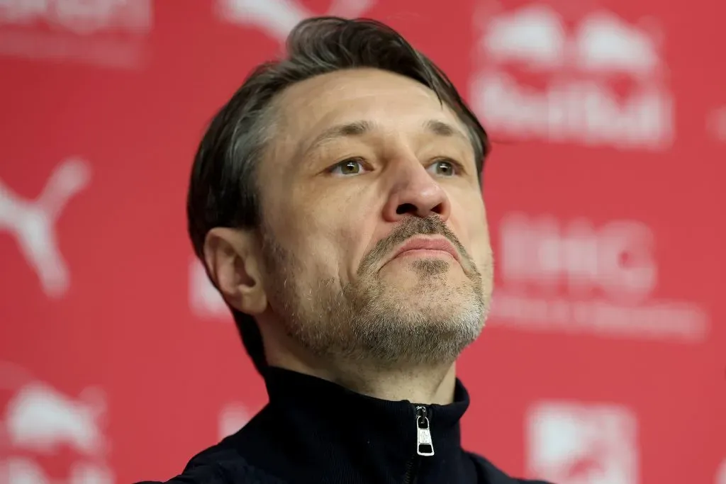 Kovac em entrevista de roupa preta