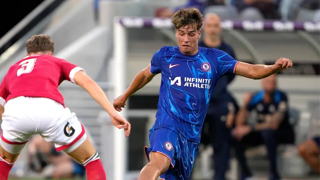 Marc Guiu em partida pelo Chelsea