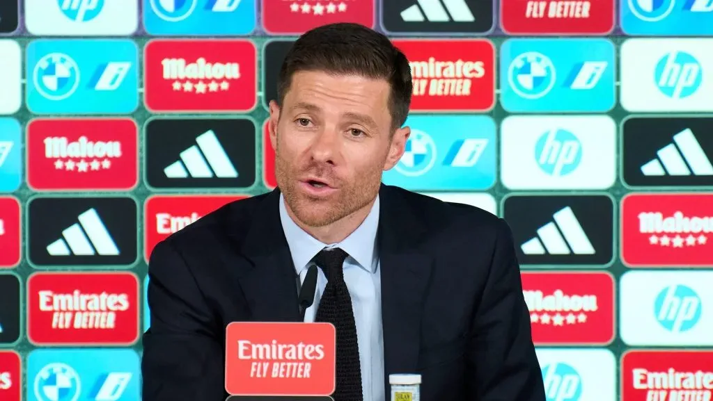 Sob a liderança de Xabi Alonso, os dois laterais simbolizam uma nova fase tática do clube merengue. (Foto: Martinez/Getty Images)