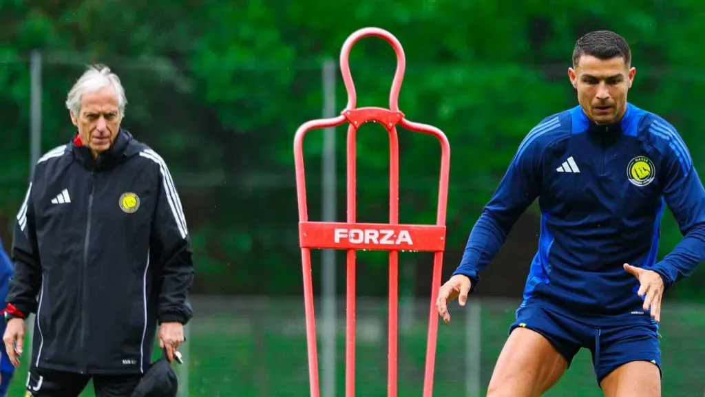 Com Jorge Jesus no comando e Cristiano Ronaldo como referência no elenco, o clube árabe busca convencer o meia português a integrar seu ambicioso projeto esportivo. (Foto: Divulgação /Twitter Al-Nassr)