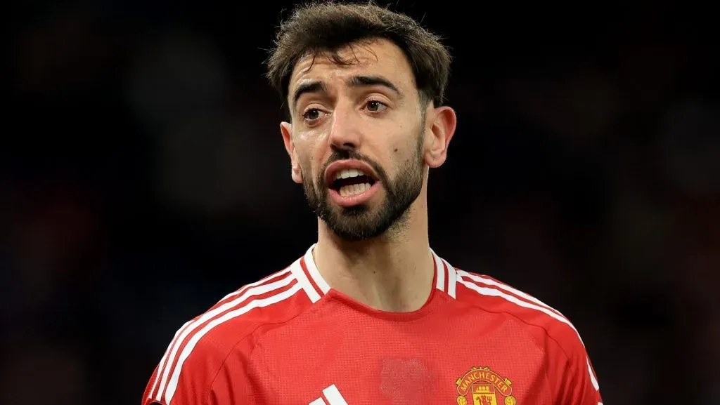 Bruno Fernandes, alvo do Real Madrid, em campo pelo Manchester United (Photo by Carl Recine/Getty Images)
