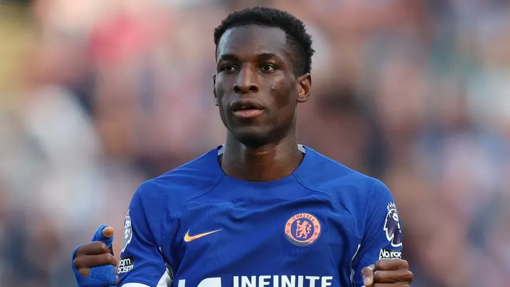 Nicolas Jackson, alvo do Barcelona, em campo com o Chelsea (Photo by Matt McNulty/Getty Images)