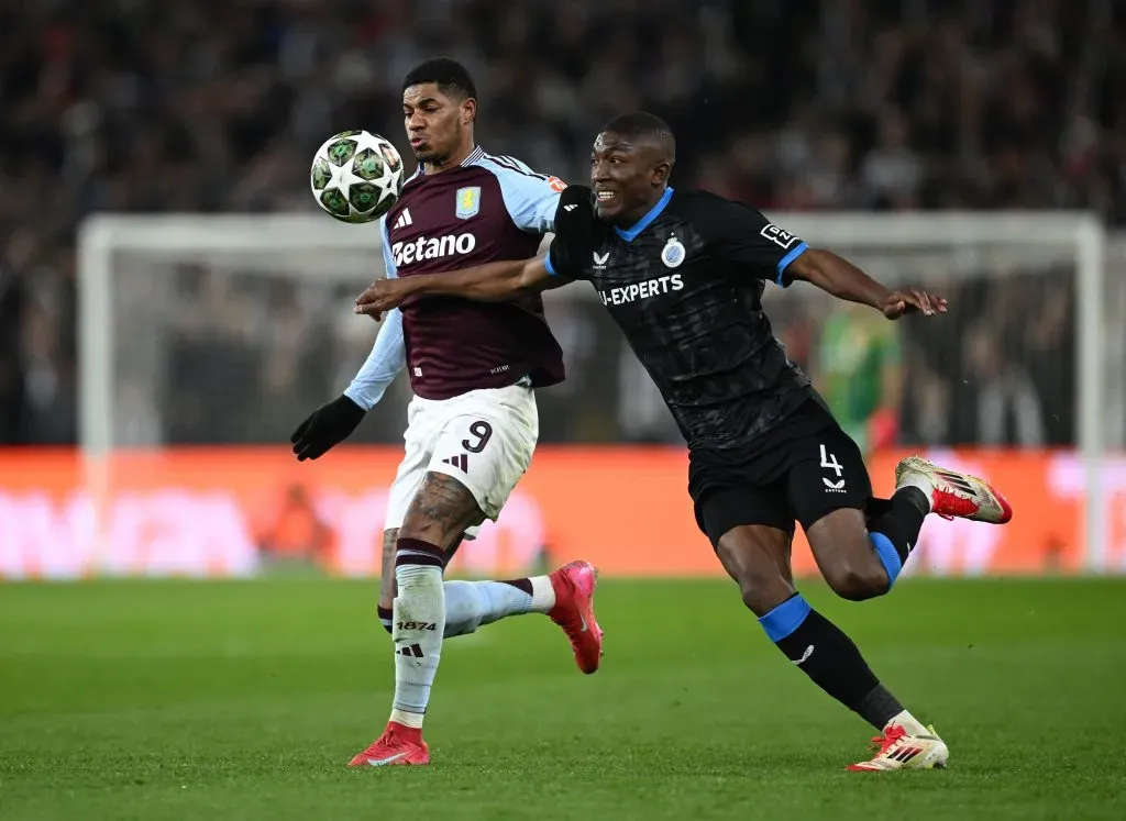 Joel Ordónez em ação pelo Brugge. (Photo by Gareth Copley/Getty Images)