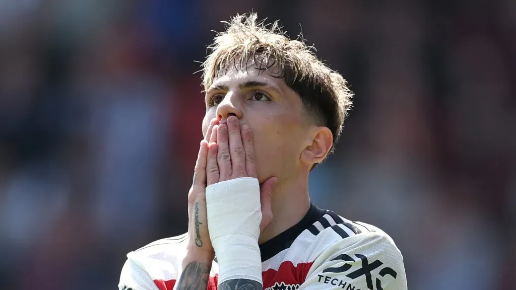 Garnacho curte post que liga sua saída do United ao Chelsea