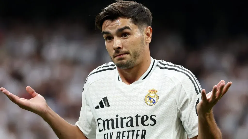 Brahim Díaz, em campo, com a camisa branca do Real Madrid