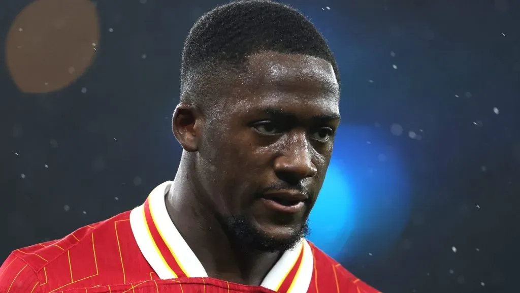 Konaté, alvo do Real Madrid, em ação com o Liverpool (Photo by Alex Pantling/Getty Images)