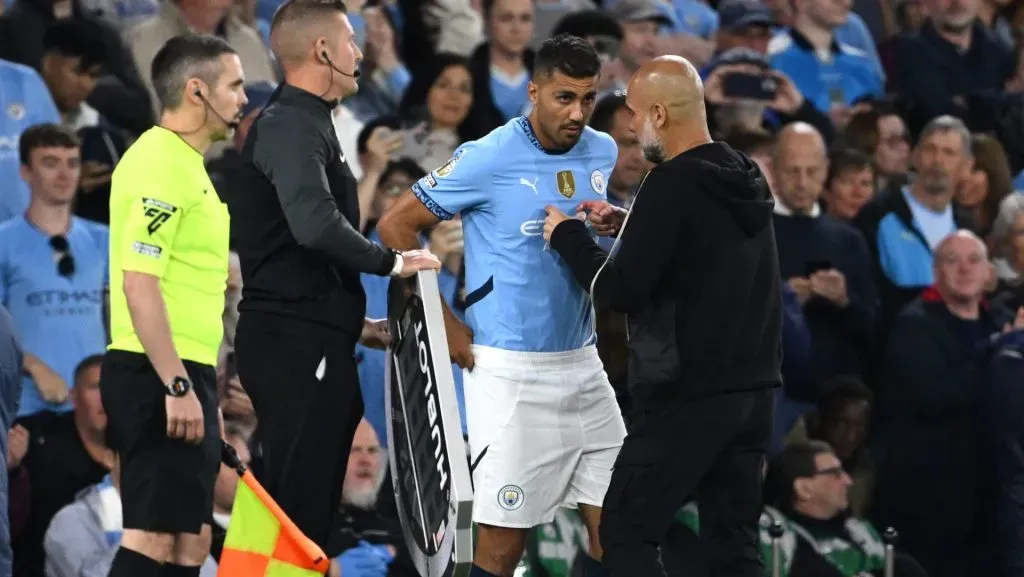 Guardiola reforça a importância da paciência para evitar complicações e projeta retorno do meio-campista após a pausa internacional. (Photo by Stu Forster/Getty Images)