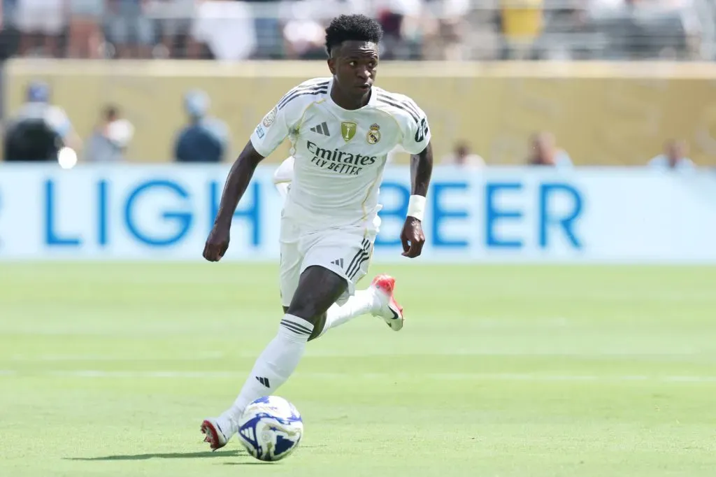 Vinicius Jr em ação pelo Real Madrid. (Photo by Alex Grimm/Getty Images)