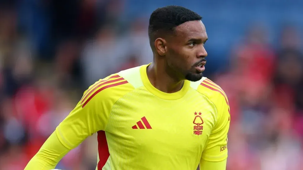 Carlos Miguel, goleiro do Forest.