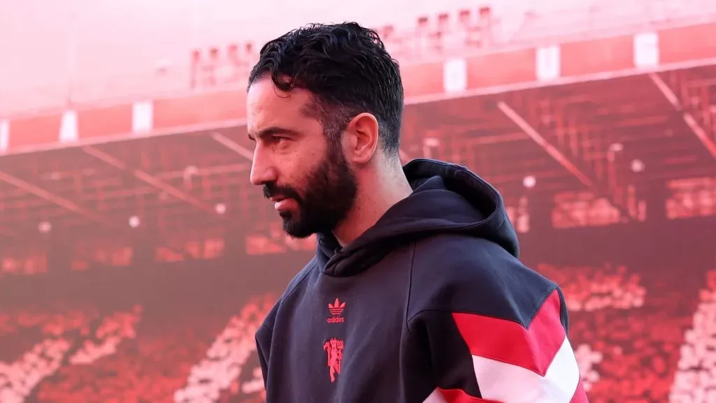 Ruben Amorim, técnico do Manchester United, chega ao estádio antes da partida da Premier League entre Nottingham Forest FC e Manchester United FC no City Ground, em 1º de abril de 2025, em Nottingham, Inglaterra. (Foto de Michael Steele/Getty Images)