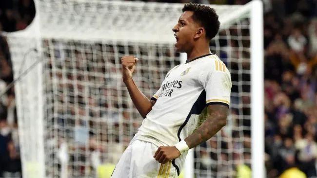 Rodrygo comemora após marcar gol. Foto: Denis Doyle/Getty Images