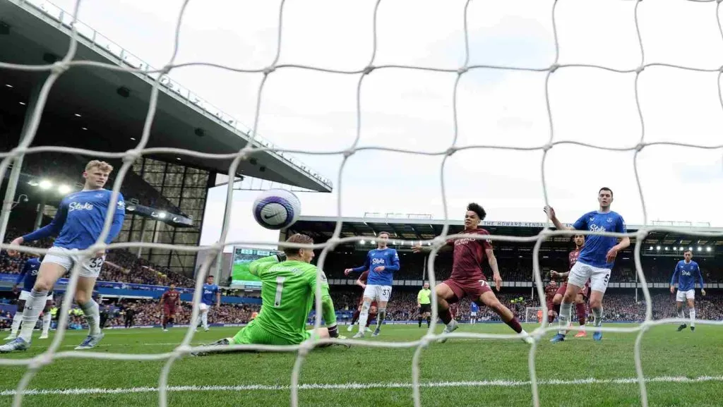 Manchester City enfrenta o Everton no Etihad Stadium. Foto: Carl Recine/Getty Images