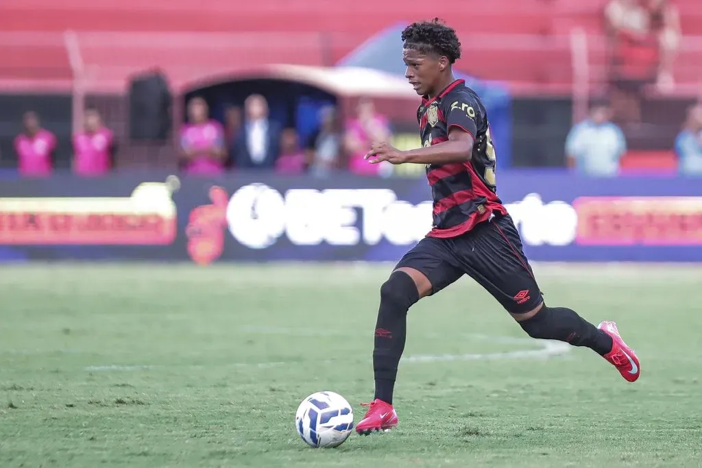 Zé Lucas em ação pelo Sport. Foto: Rafael Vieira/AGIF