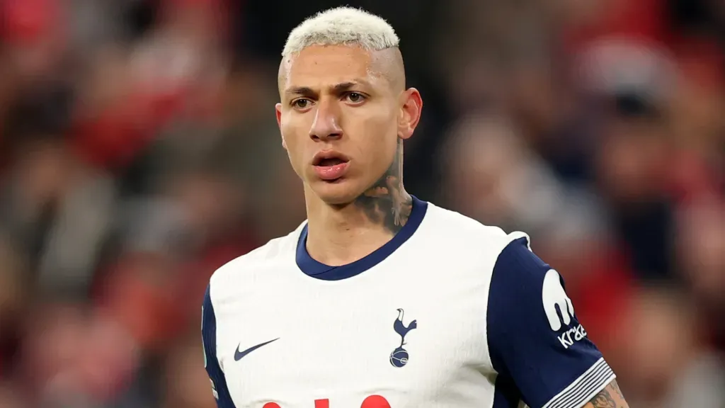 Richarlison, cotado no Flamengo, em campo no Tottenham. Foto: Carl Recine/Getty Images