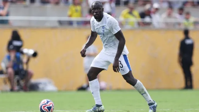 Al-Hilal controla a bola durante a partida. Foto: Megan Briggs/Getty Images