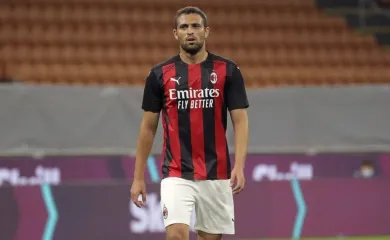 Léo Duarte quando atuava pela equipe do Milan