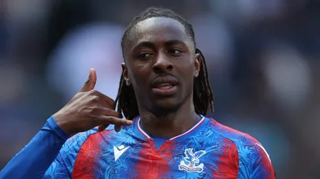 Eberechi Eze, do Crystal Palace, comemora o primeiro gol de sua equipe durante a partida da Premier League entre Tottenham Hotspur FC e Crystal Palace FC no Tottenham Hotspur Stadium, em 11 de maio de 2025, em Londres, Inglaterra. (Foto de Julian Finney/Getty Images)