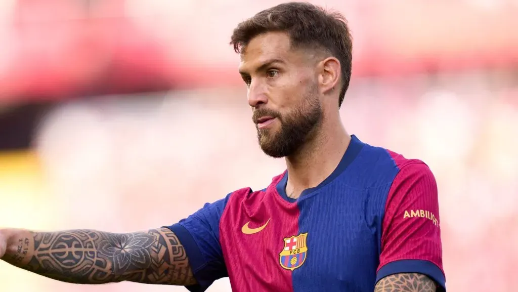 Iñigo Martínez, com a camisa vermelha e azul. (Foto: Alex Caparros/Getty Images)