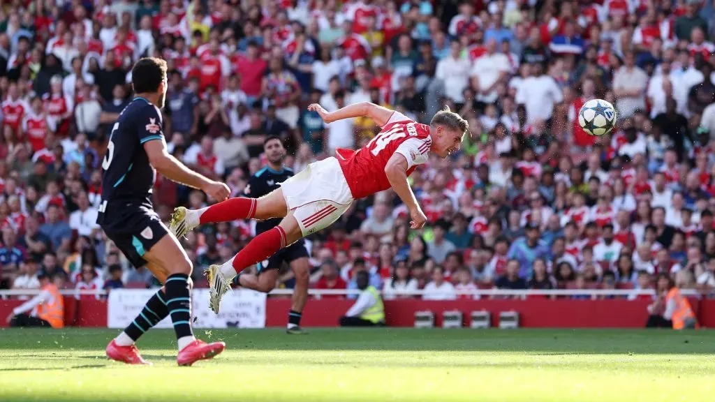 Viktor Gyökeres marcando gol pelo Arsenal. Foto: Alex Pantling/Getty Images