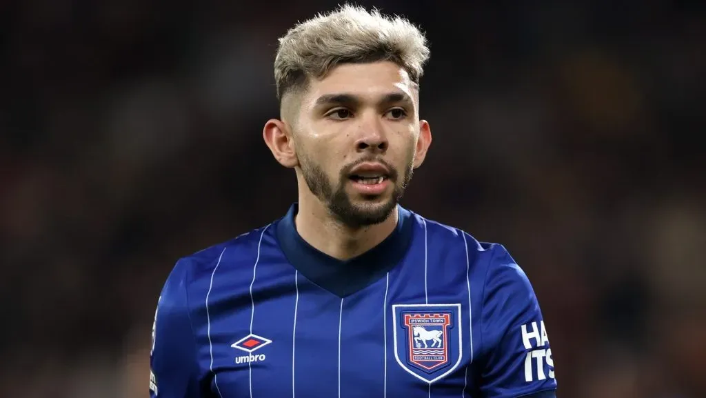 Enciso, alvo do Palmeiras, em campo pelo Ipswich (Photo by Richard Heathcote/Getty Images)