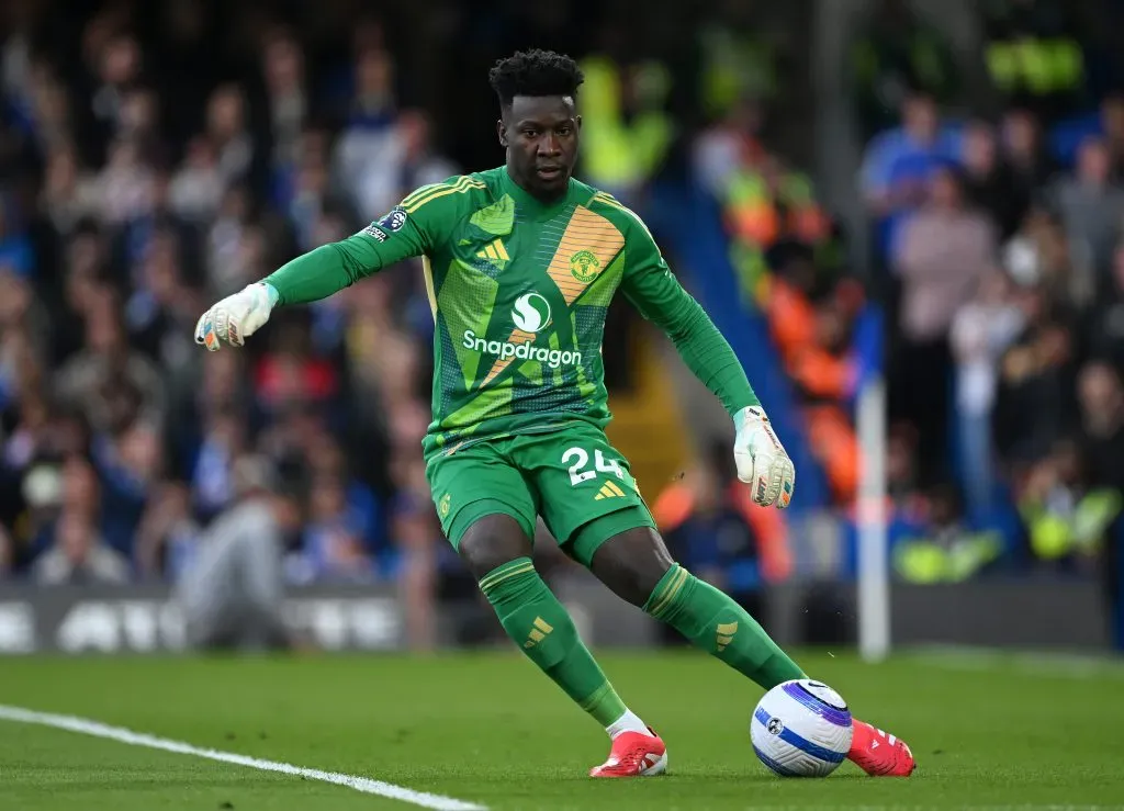 André Onana, do Manchester United, durante a partida da Premier League entre Chelsea FC e Manchester United FC em Stamford Bridge, no dia 16 de maio de 2025, em Londres, Inglaterra. (Foto de Shaun BotterillGetty Images)