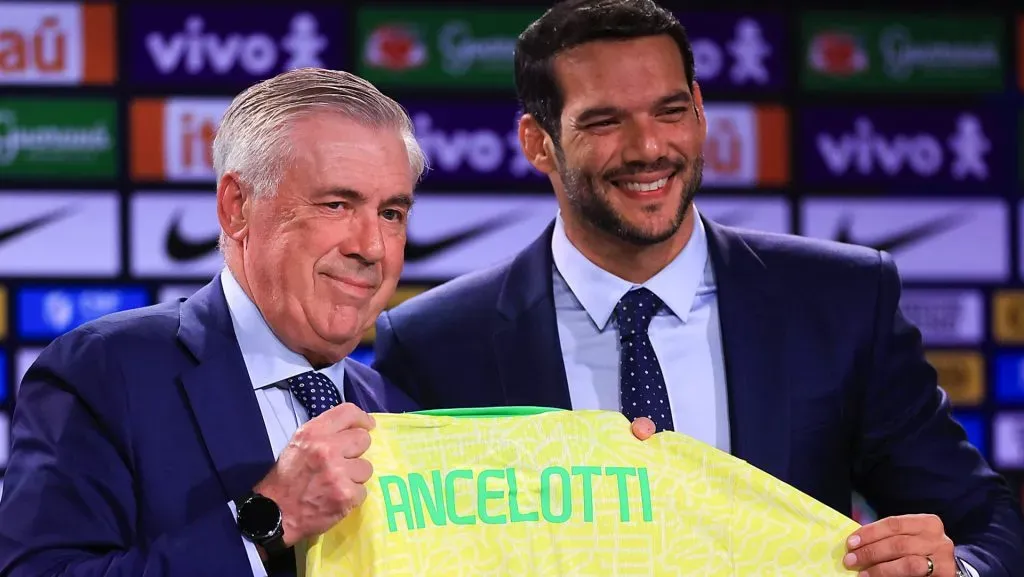Samir Xaud anunciando Carlo Ancelotti como treinador da Seleção Brasileira