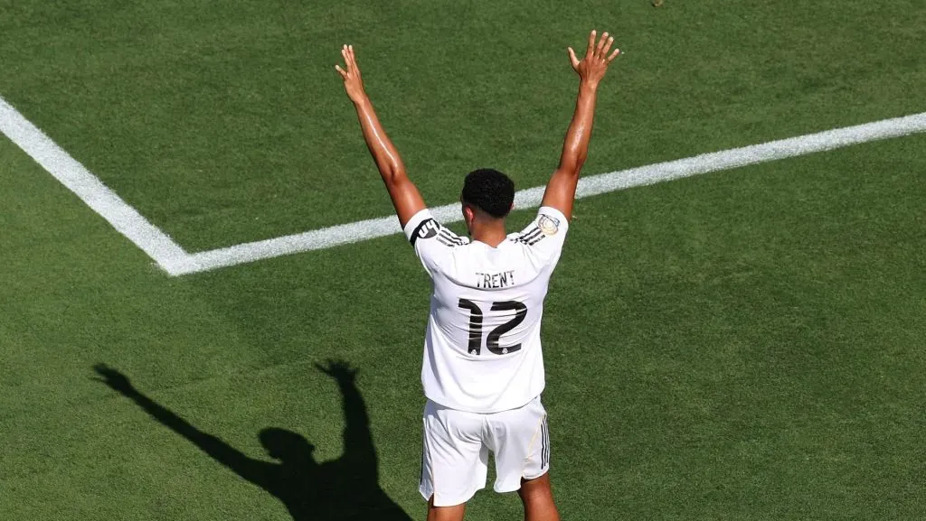 Alexander-Arnold revela apreensão em estreia pelo Real Madrid no Santiago Bernabéu. Foto: Sandra Montanez/Getty Images