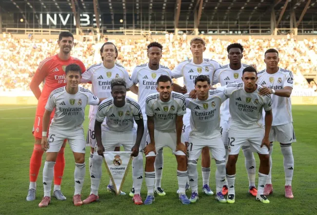 Jogadores do Real Madrid contra o WSG Tirol em amistoso. Escalação deve ser parecida em Real Madrid x Osasuna (Foto: Jan Hetfleisch/Getty Images)