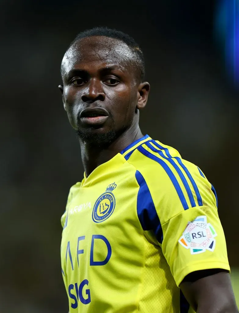 Sadio Mane marcou gol aos dez minutos de jogo, mas depois de 15 minutos, foi expulso. Após o lance, Cristiano Ronaldo aparece reagindo muito insatisfeito com a expulsão. (Foto: Abdullah Ahmed/Getty Images)