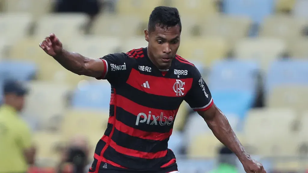 Alex Sandro pelo Flamengo. (Foto: Wagner Meier/Getty Images)