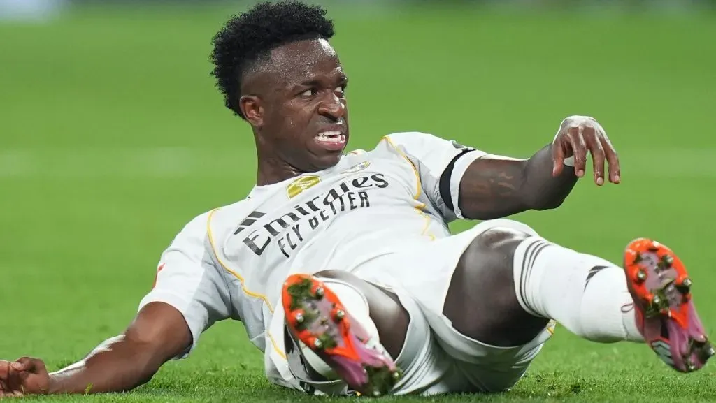 Com atuações discretas contra Osasuna e Tirol, o atacante do Real Madrid enfrenta críticas da torcida, enquanto Rodrygo ganha atenção como possível alternativa. (Photo by Angel Martinez/Getty Images)