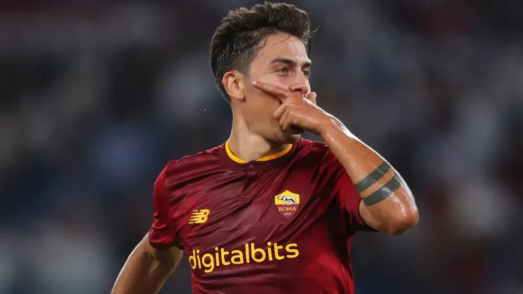 Dybala, cotado no Barcelona, em campo com a Roma (Photo by Paolo Bruno/Getty Images)