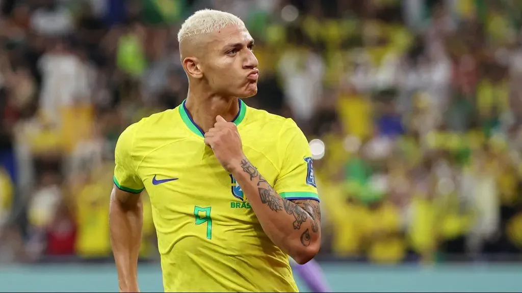 Richarlison, com a camisa amarela, da Seleção Brasileira