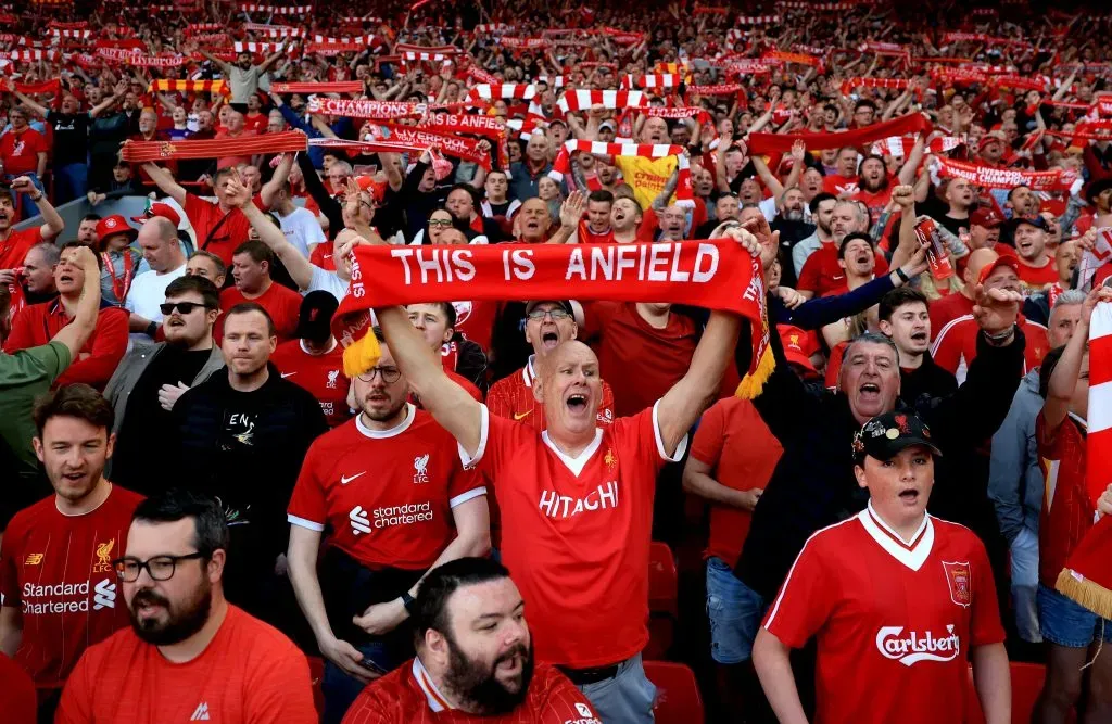 Torcedores do Liverpool em Anfield (Foto: Carl Recine/Getty Images)