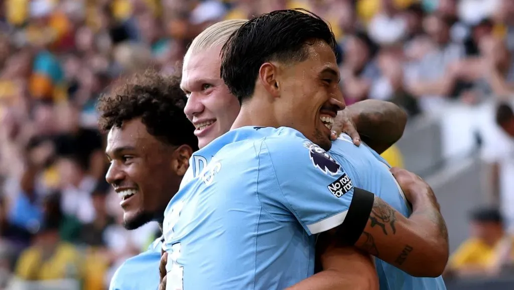 Jogadores do Manchester City comemorando gol. (Photo by Michael Regan/Getty Images)