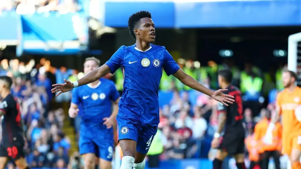 Estêvão comemorando gol em amistoso contra o Bayer Leverkusen. (Photo by Bryn Lennon/Getty Images)