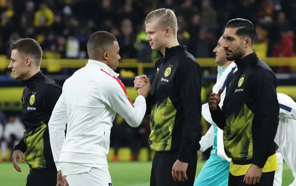 Encontro entre Erling Haaland e Kylian Mbappé. (Photo by Alex Grimm/Getty Images)