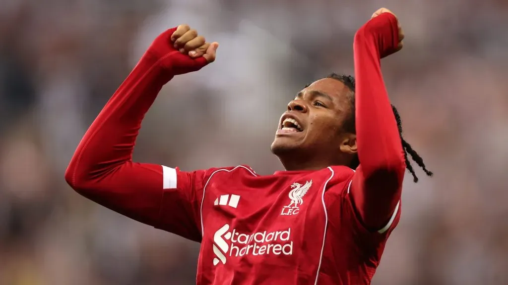 Rio Ngumoha marca gol da vitória. Foto: George Wood/Getty Images