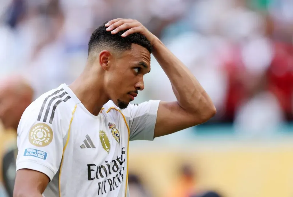 Alexander-Arnold não tem seu lugar tão garantido na equipe do Real Madrid, já que Carvajal retornou e em boa fase. Segundo o portal CaughtOffisde, se ele perder espaço, o Manchester City pode fazer uma grande proposta para ele em janeiro Dan Mullan/Getty Images)