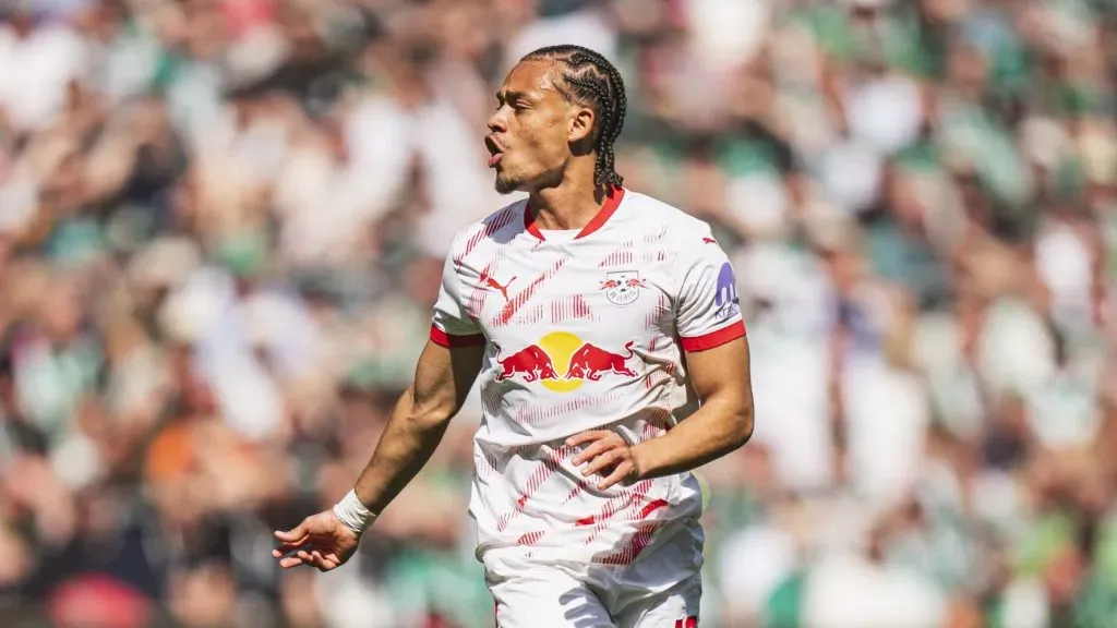 BREMEN, ALEMANHA - 10 DE MAIO: Xavi Simons, do RB Leipzig, grita durante a partida da Bundesliga entre SV Werder Bremen e RB Leipzig no Weserstadion em 10 de maio de 2025 em Bremen, Alemanha.