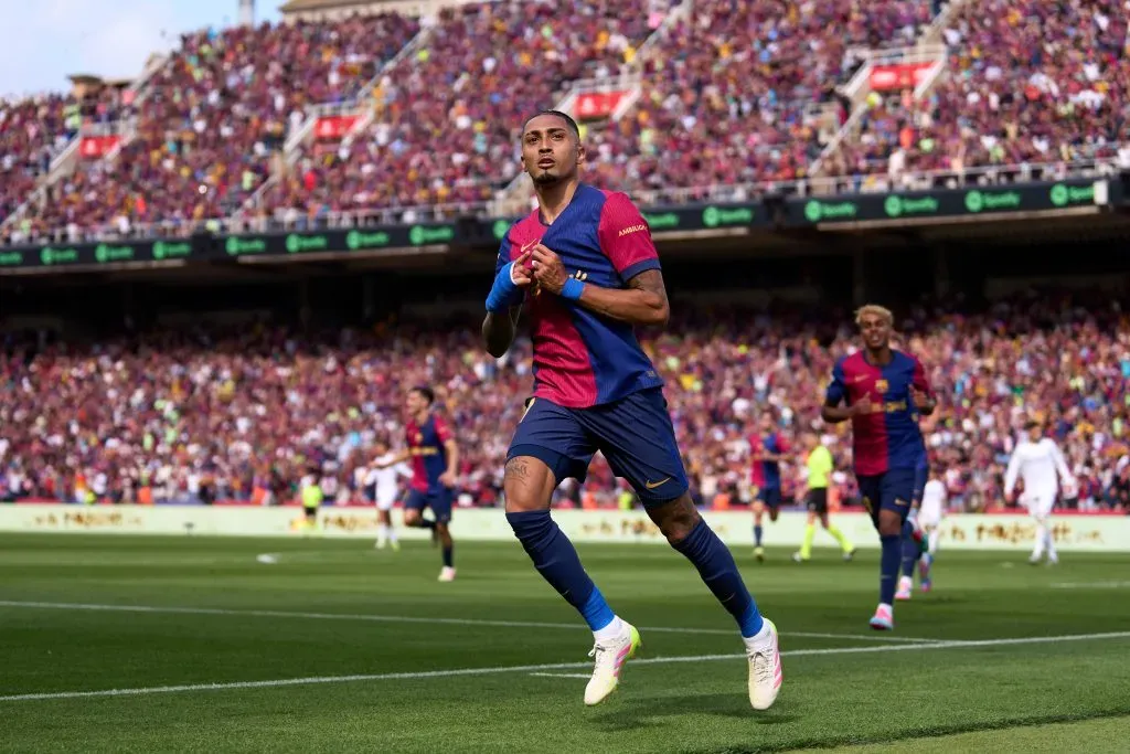 Raphinha em ação pelo Barcelona. Foto: Alex Caparros/Getty Images