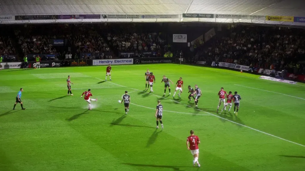 United caiu nos penaltis para o Grimsby, da 4ª divisão (Foto: George Wood/Getty Images)