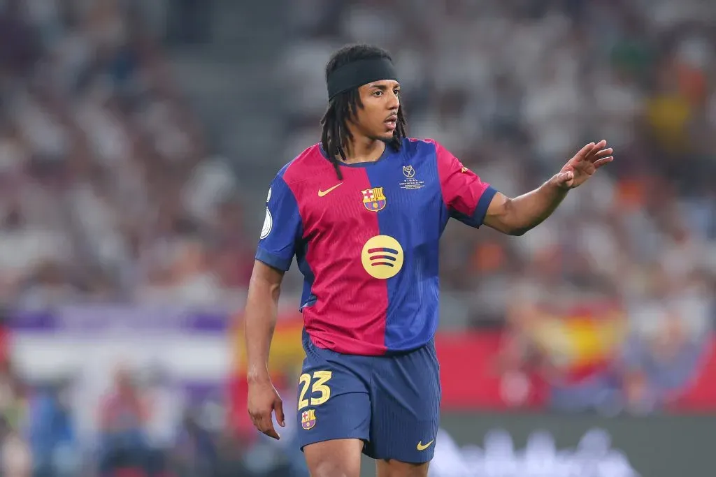 Koundé em ação pelo Barcelona. Foto: Fran Santiago/Getty Images