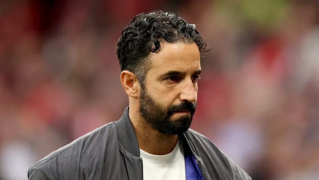 Sob a confiança de Ruben Amorim, que preferiu não assistir à cobrança, os Red Devils mostraram resiliência após um início de temporada turbulento, reacendendo a esperança da torcida e reforçando o espírito competitivo do time. (Photo by Jan Kruger/Getty Images)