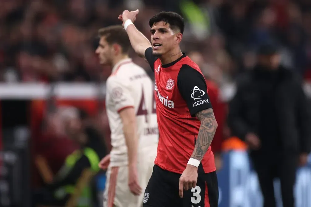 Piero Hincapié em ação pelo Leverkusen. (Photo by Alex Grimm/Getty Images)
