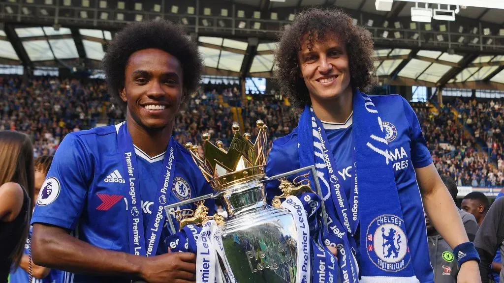 Willian venceu a Premier League ao lado de David Luiz. Foto: Michael Regan/Getty Images