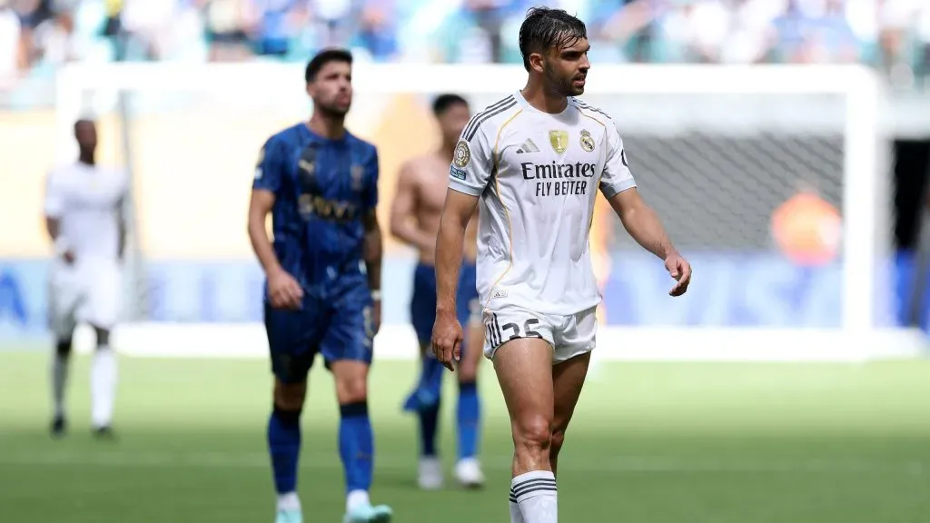 Raúl Asencio em jogo do Real Madrid. Foto: Dan Mullan/Getty Images
